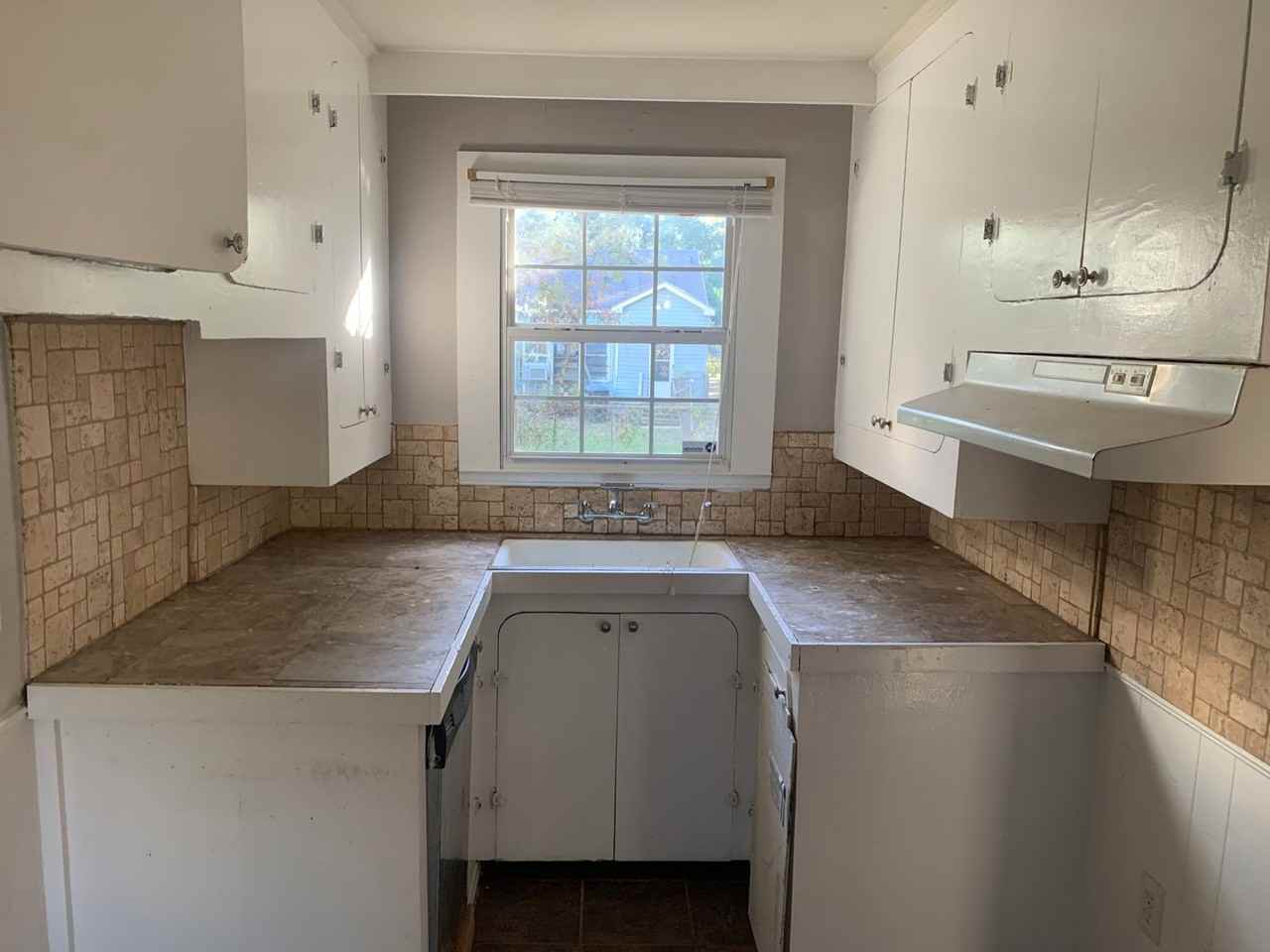 233 E Jordan St - Photo 4 of 7