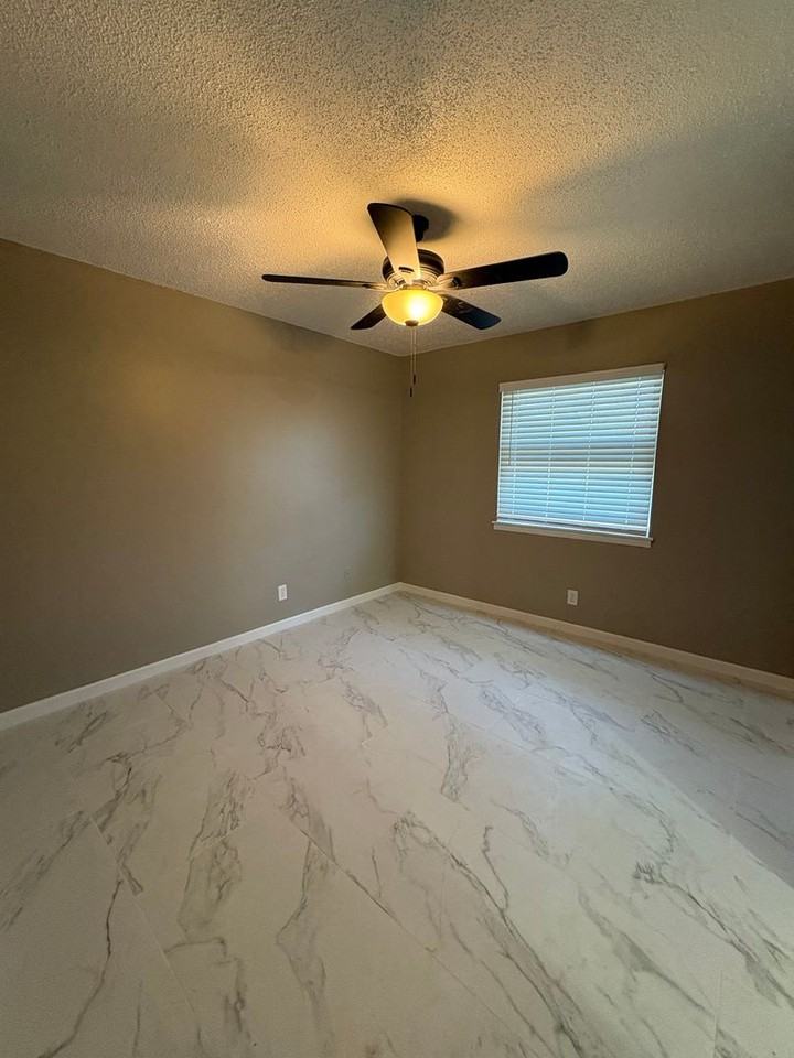 5620 S Quaker Ave - Photo 3 of 5