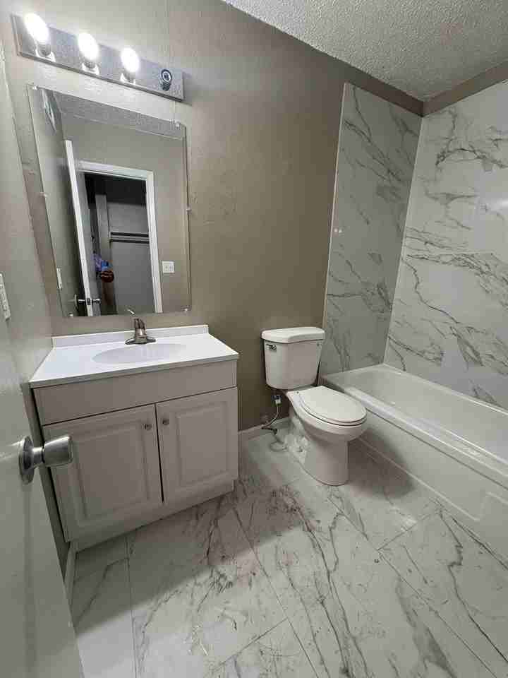 5620 S Quaker Ave - Photo 4 of 5