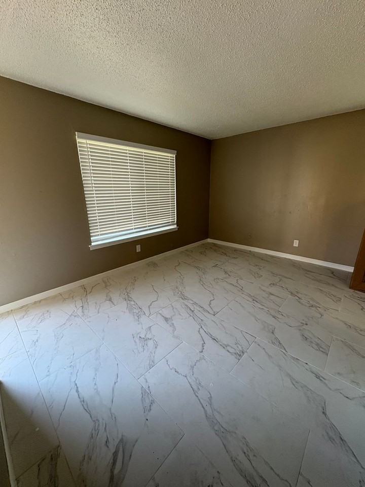 5620 S Quaker Ave - Photo 5 of 5