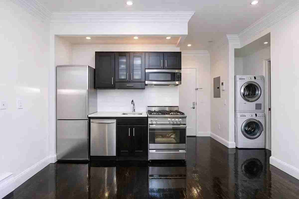 326 E 4th St #5B - Photo 2 of 8