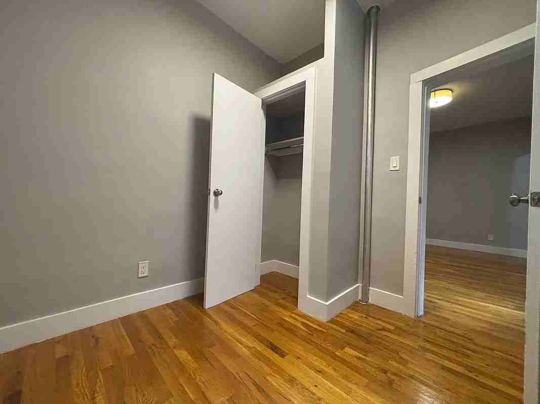 124 E 103rd St #10 - Photo 3 of 5