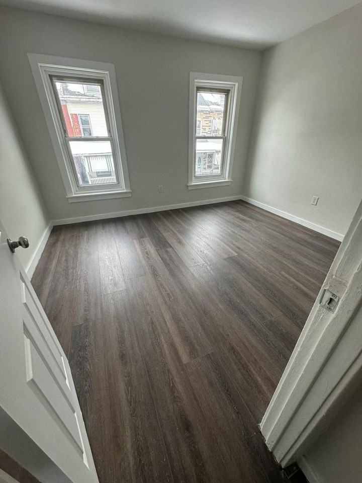 1146 Locust St - Photo 2 of 14