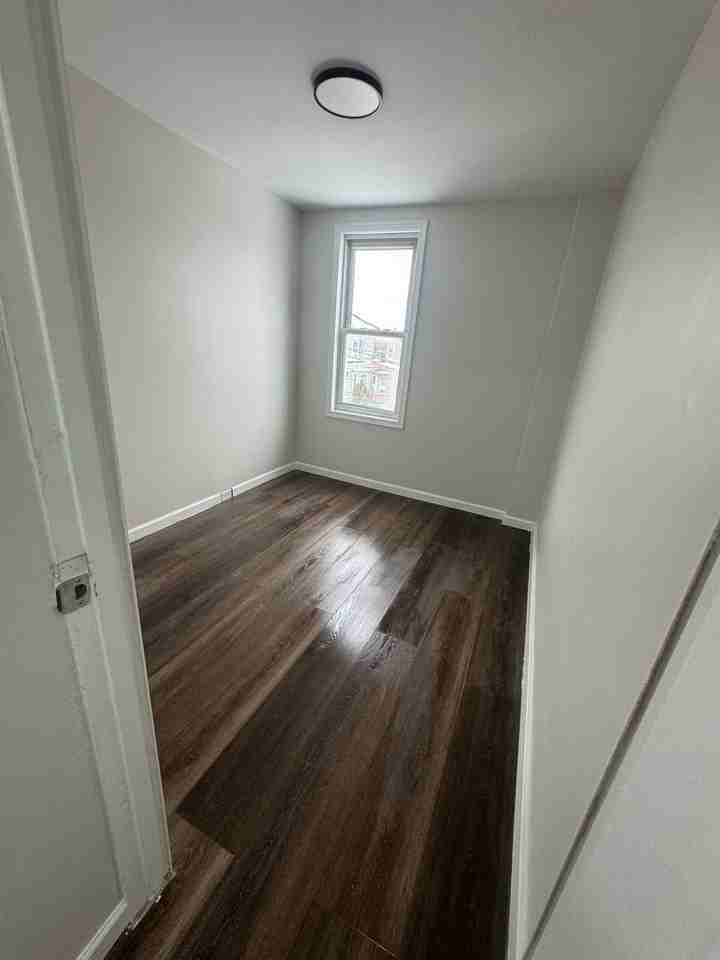 1146 Locust St - Photo 3 of 14