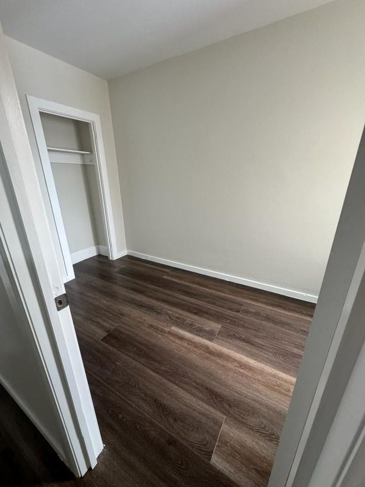 1146 Locust St - Photo 5 of 14