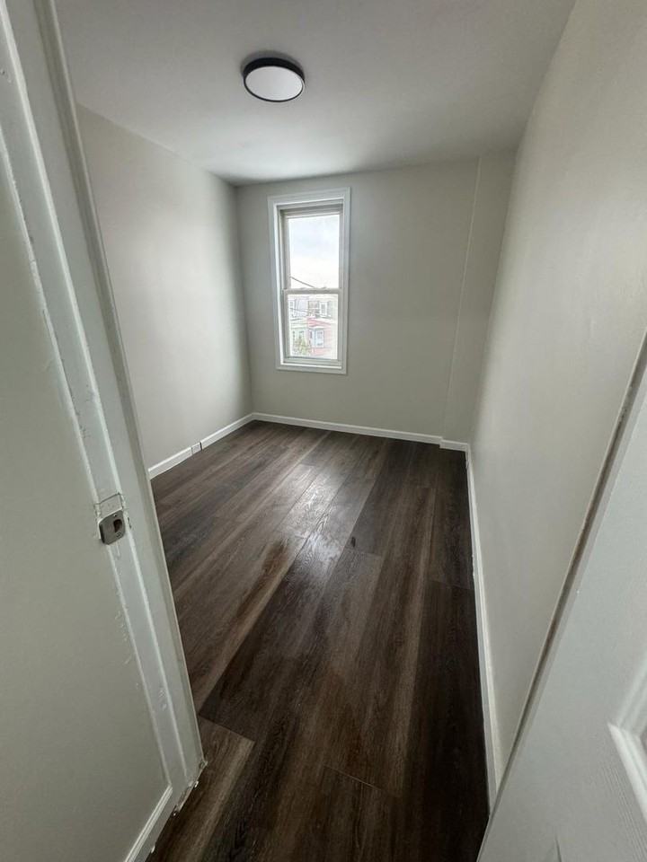 1146 Locust St - Photo 7 of 14