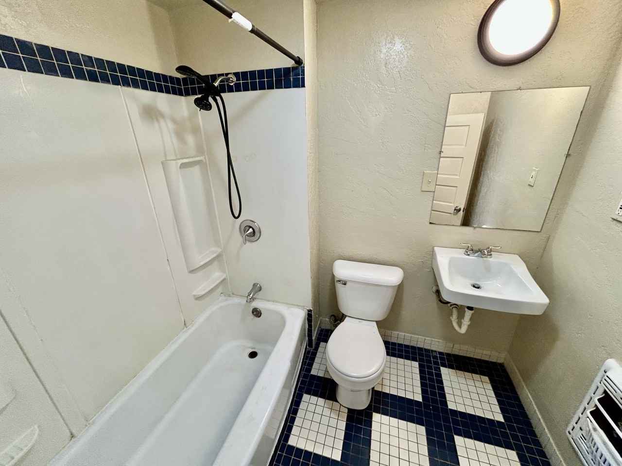 631 W 19th St #1 - Photo 6 of 10
