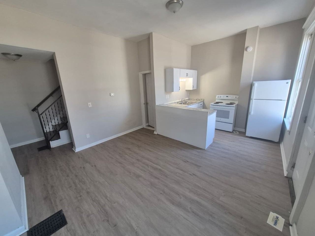 1607 Maryland Ave - Photo 2 of 9