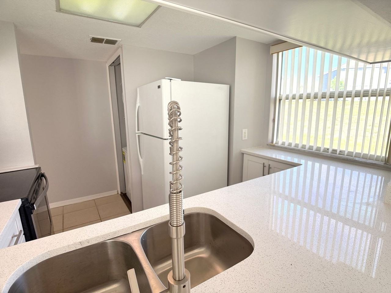 306 Mango Dr - Photo 5 of 29