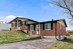 945 Ohlman Ave - Photo 1 of 1