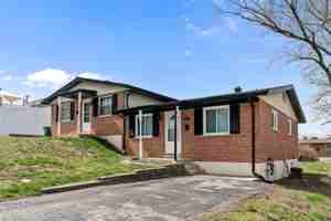 featured image of 945 Ohlman Ave