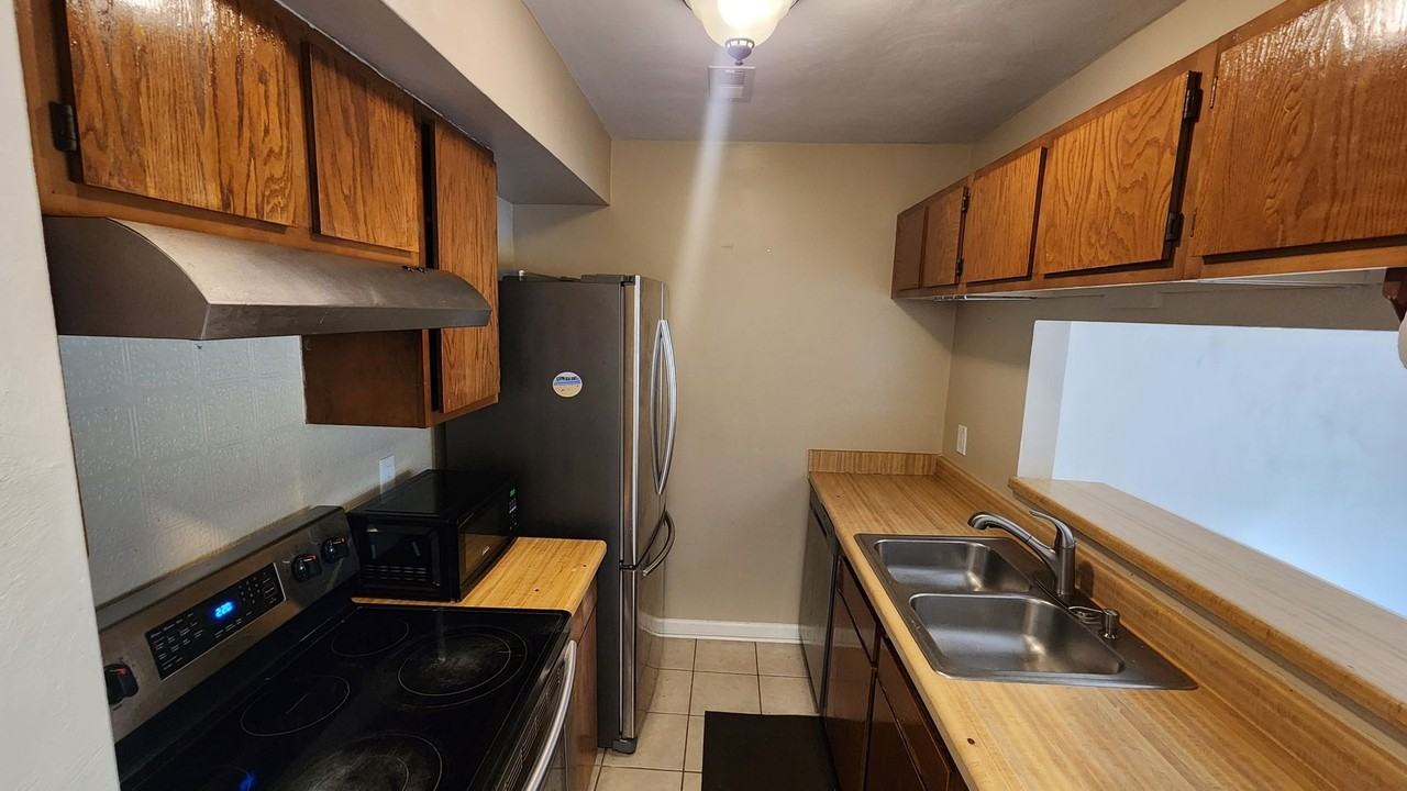 1520 Oak Knoll Ln - Photo 6 of 27