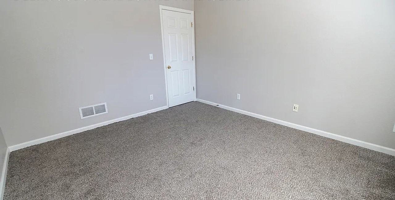 10079 Jasper St - Photo 6 of 24