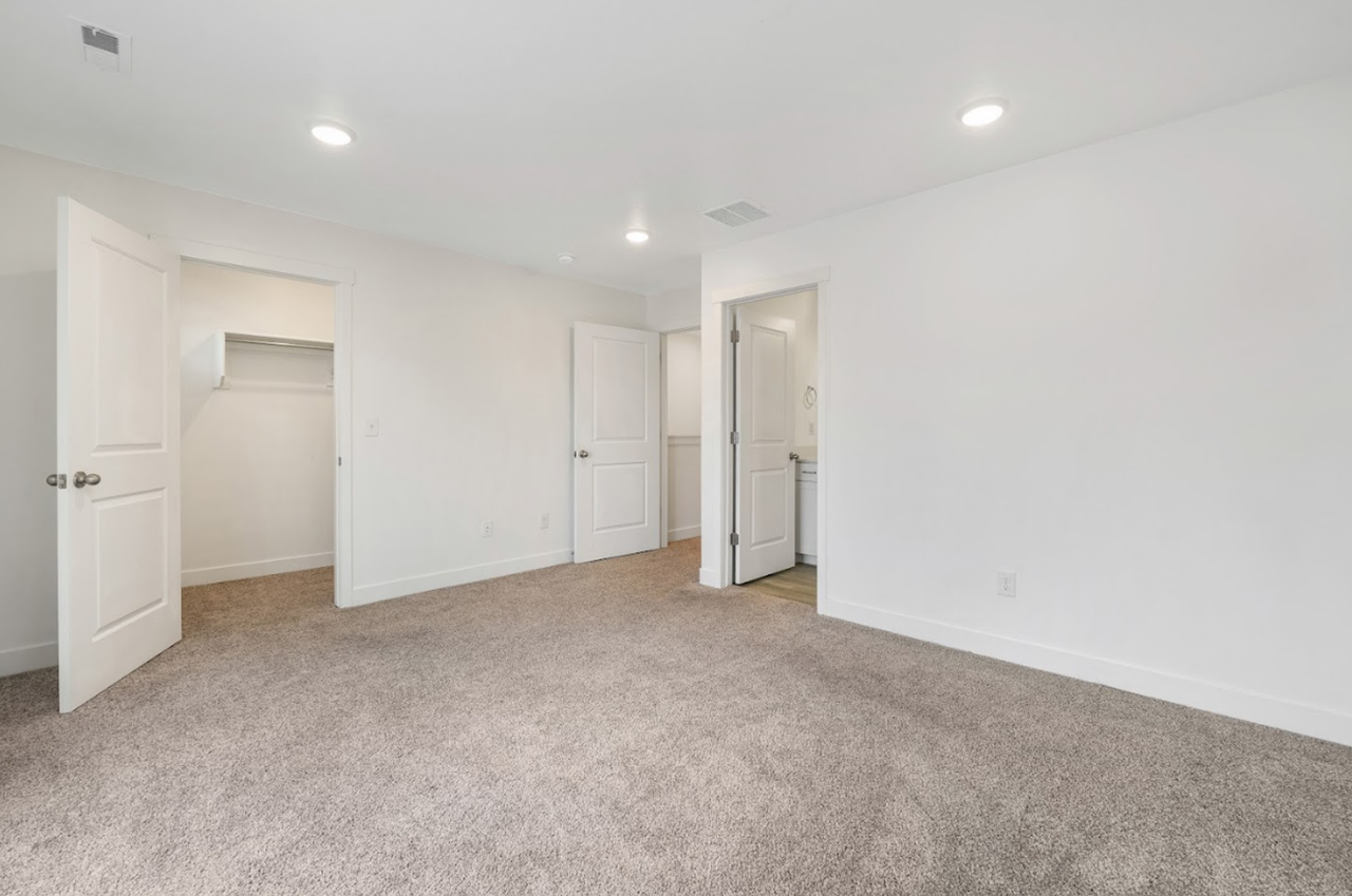 799 N 3860 W - Photo 7 of 19