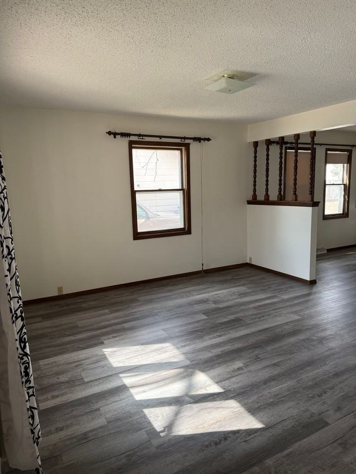 1112 E 6th Ave - Photo 3 of 7