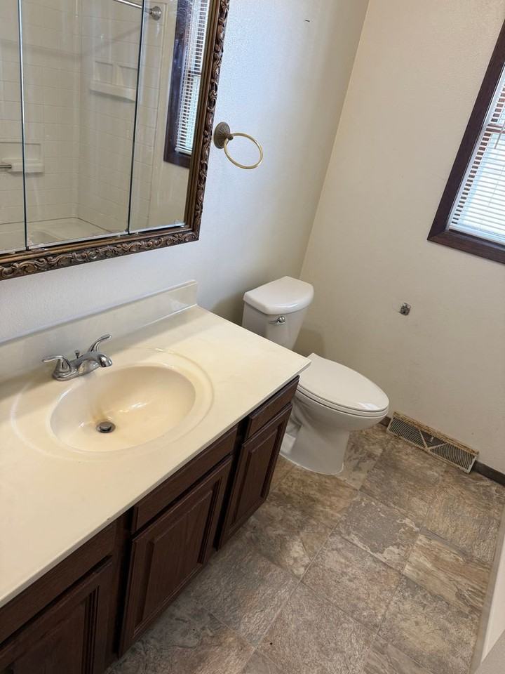 1112 E 6th Ave - Photo 5 of 7