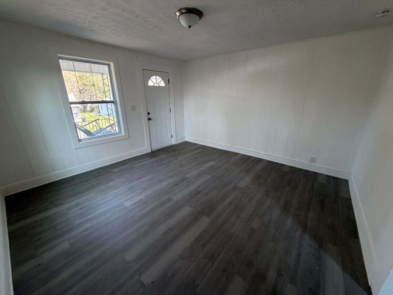 202 Woodward St Ne - Photo 4 of 10