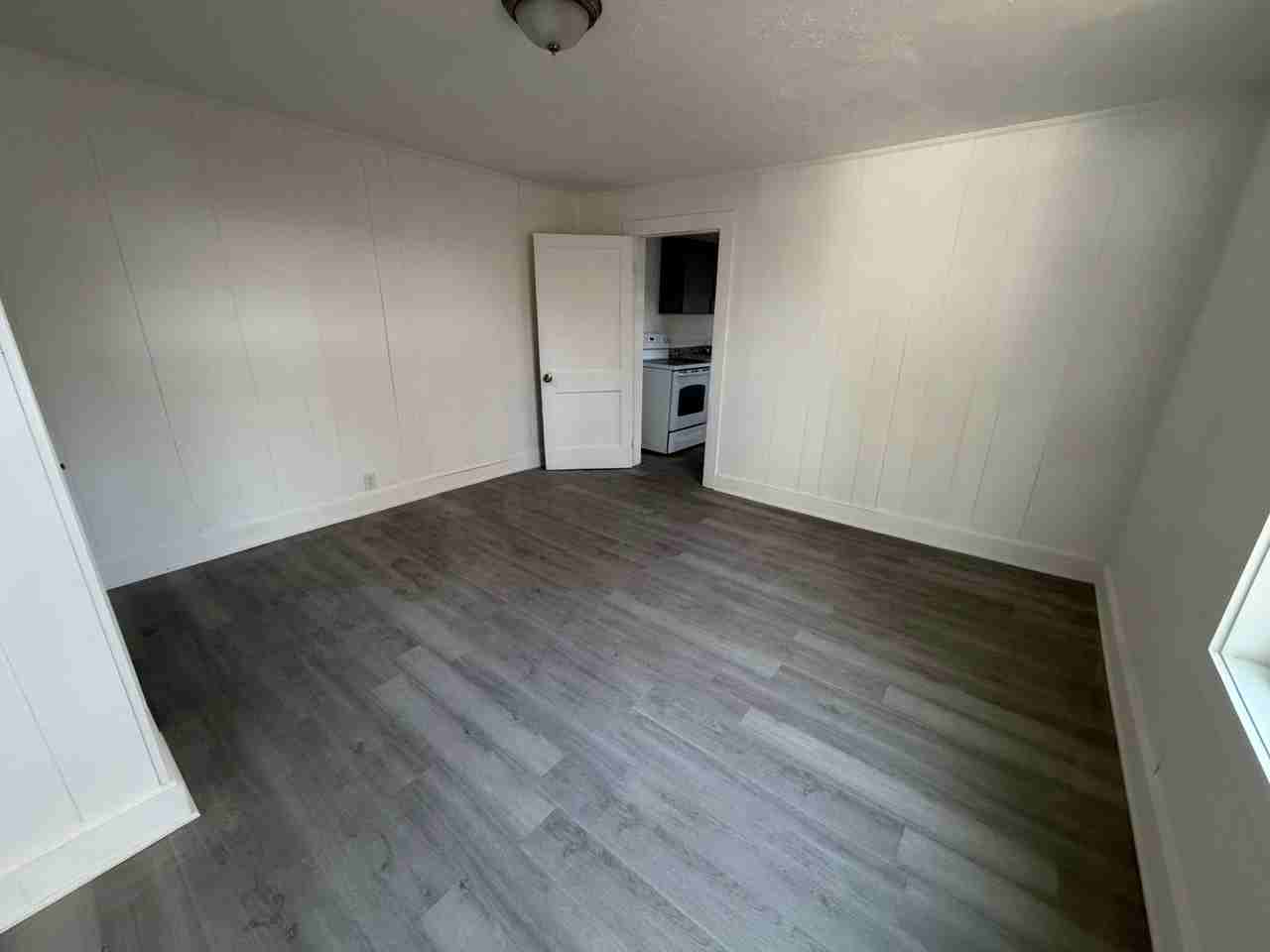 202 Woodward St Ne - Photo 5 of 10