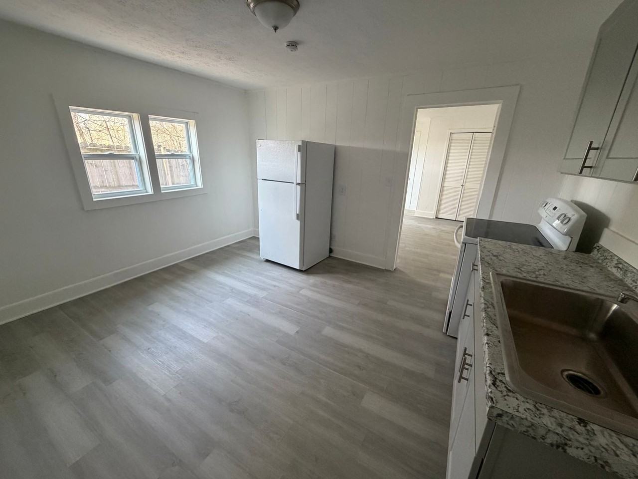 202 Woodward St Ne - Photo 7 of 10