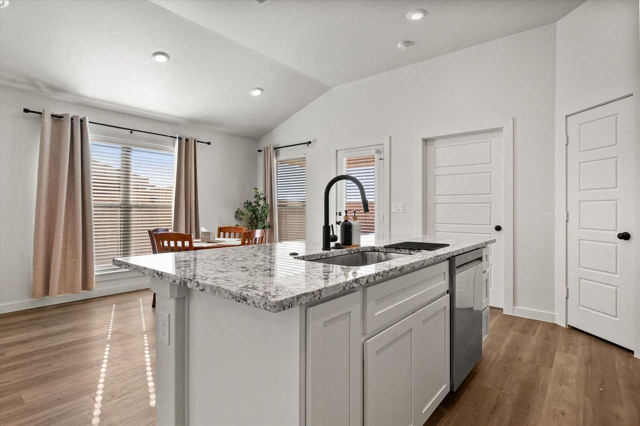 2156 Langford Ave - Photo 6 of 29