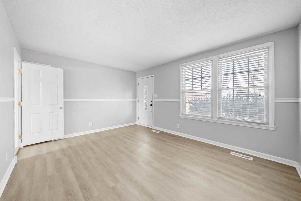 512 Yvonne Dr - Photo 4 of 25