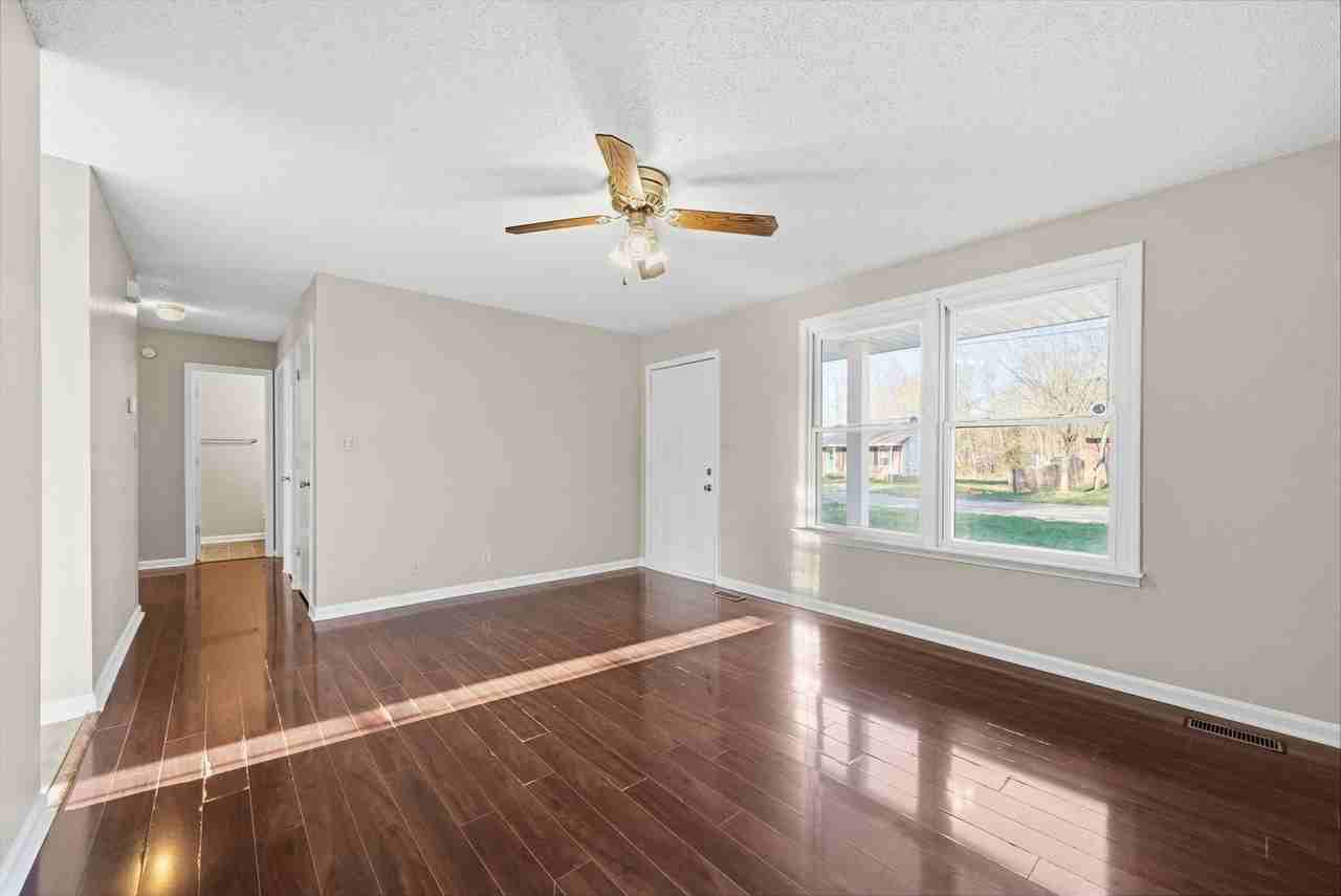 563 Bridgette Dr - Photo 5 of 23