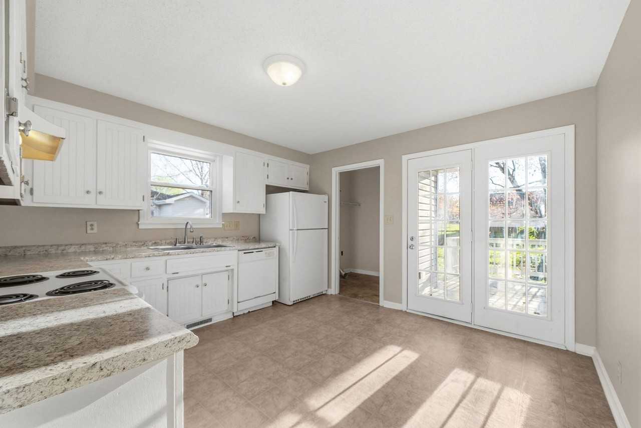 563 Bridgette Dr - Photo 6 of 23