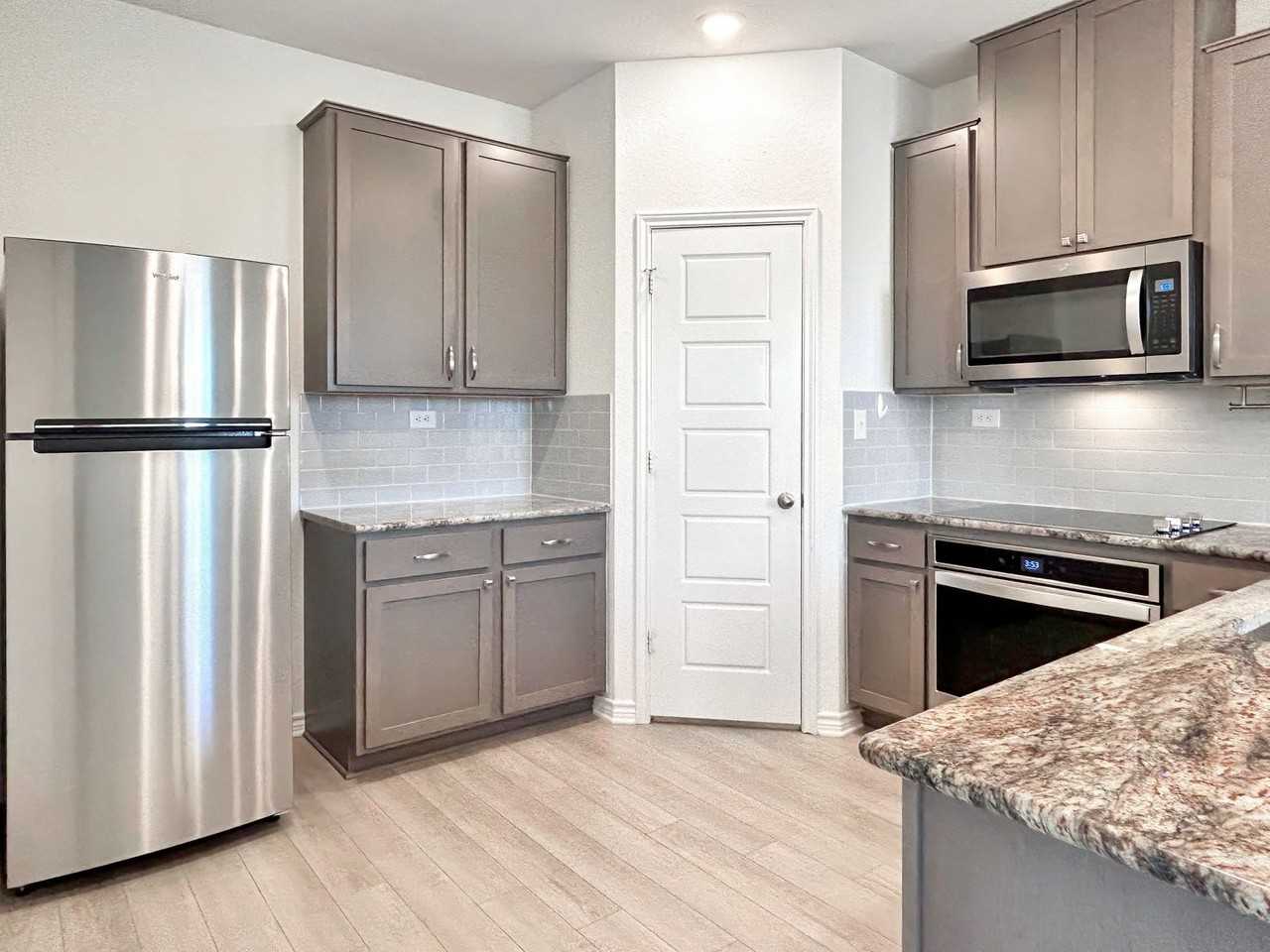 14718 Megan Lee - Photo 4 of 30