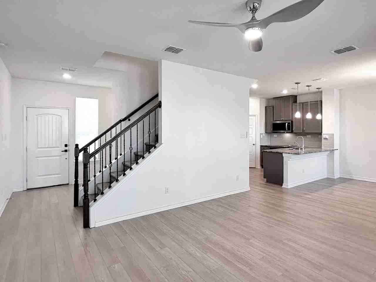 14718 Megan Lee - Photo 5 of 30