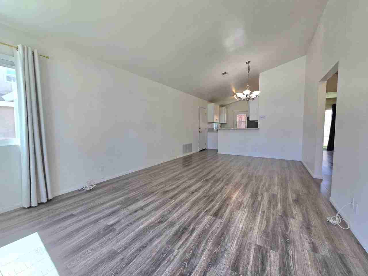 2093 Waterbury Dr - Photo 2 of 23