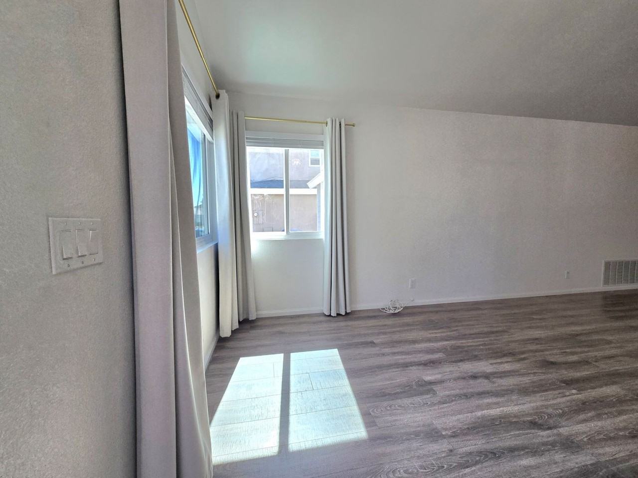 2093 Waterbury Dr - Photo 3 of 23