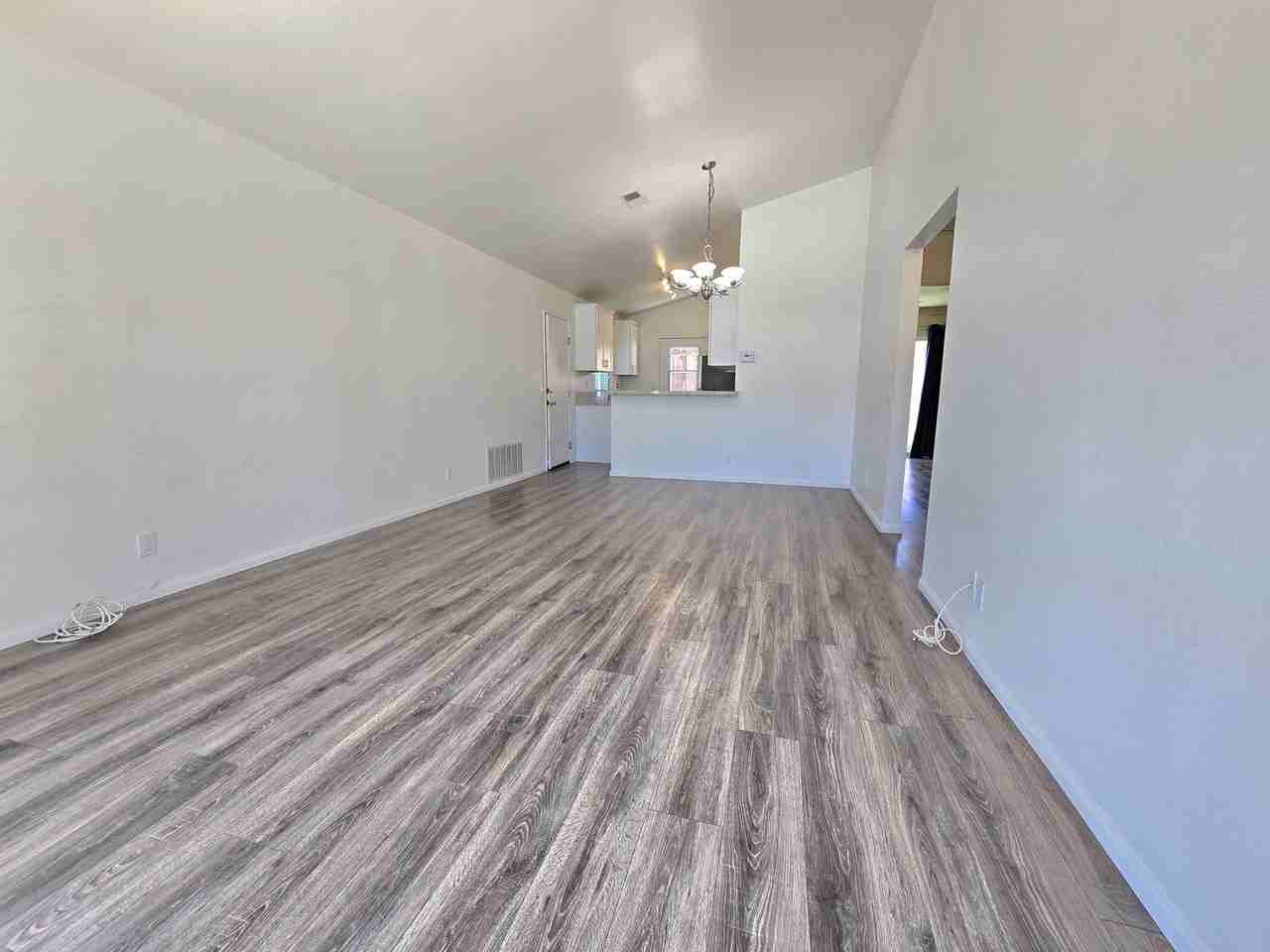 2093 Waterbury Dr - Photo 4 of 23