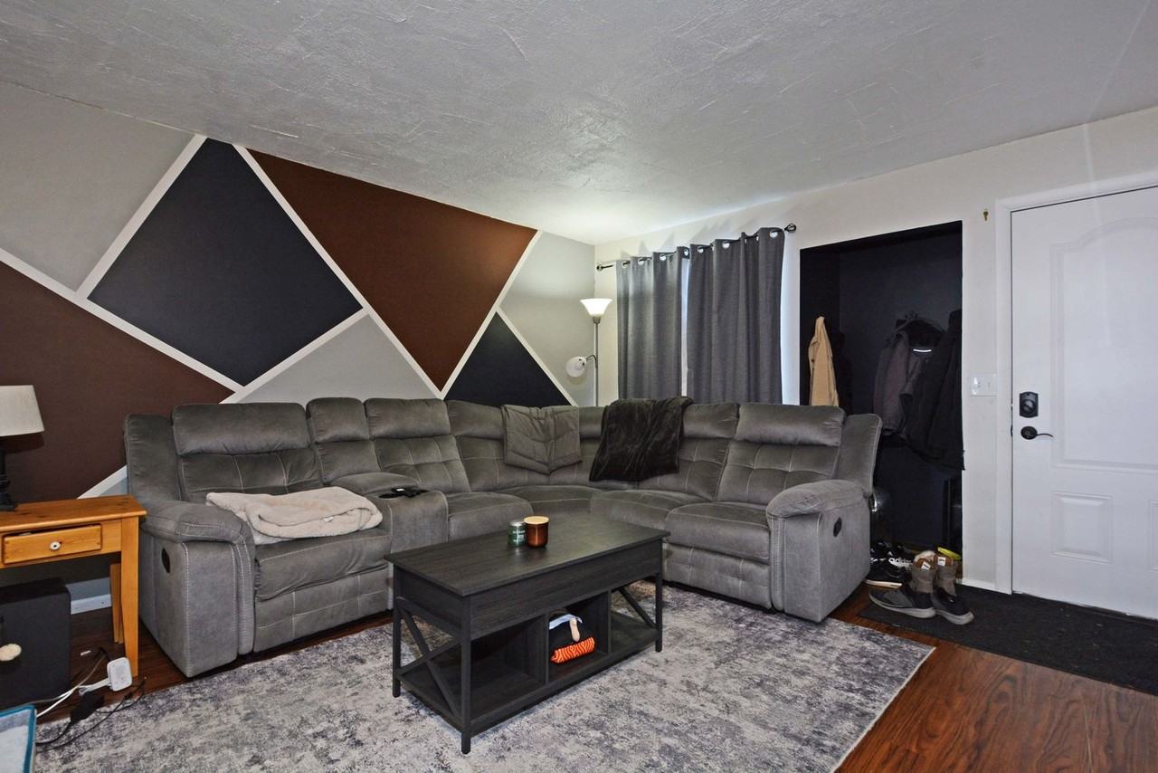 5528 Brookdale Dr N - Photo 3 of 20