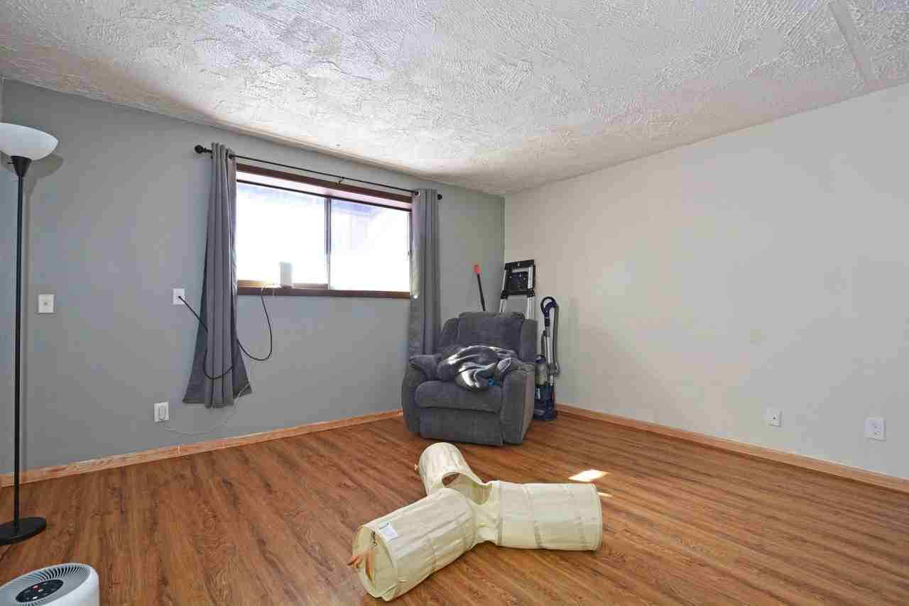 5528 Brookdale Dr N - Photo 7 of 20