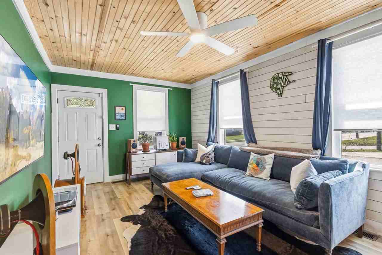 9401 Chesapeake St - Photo 7 of 31