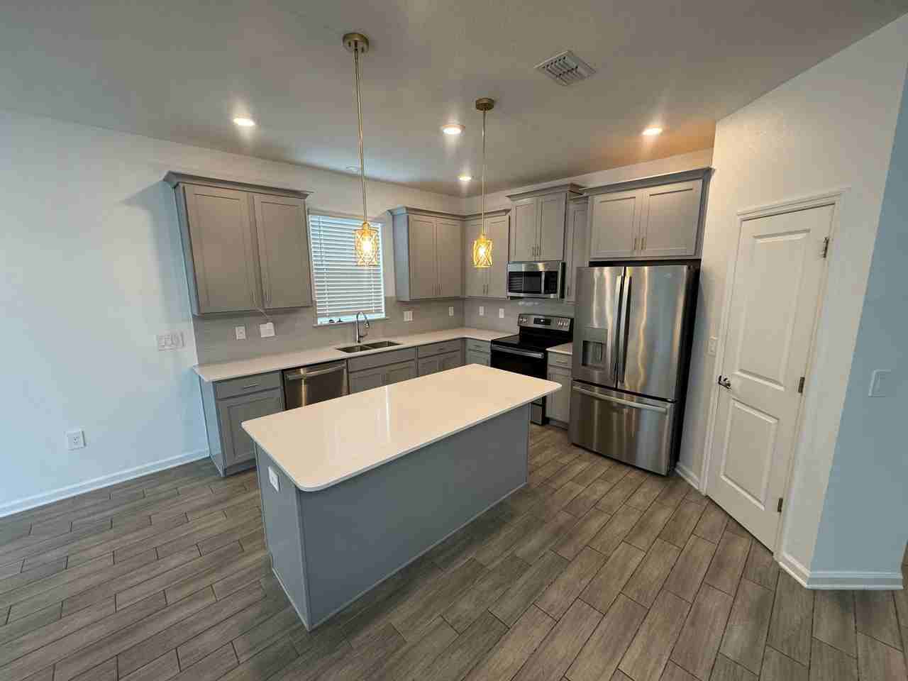 2715 Slash Way - Photo 5 of 50