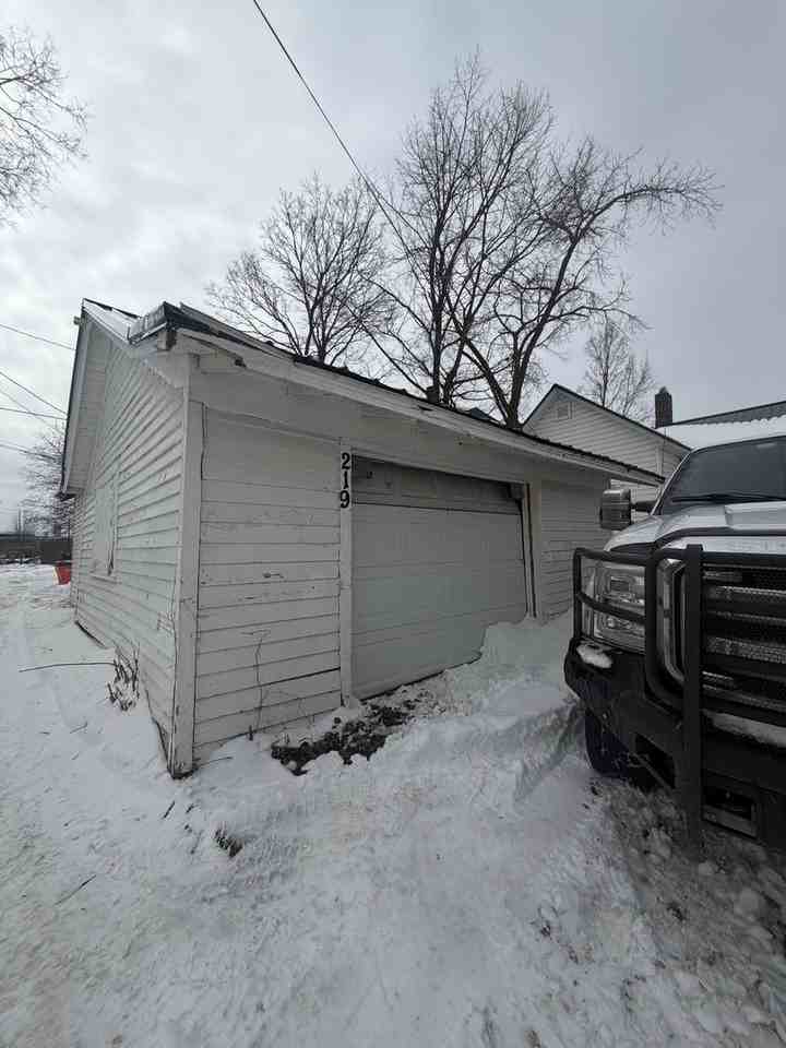 219 Randall St - Photo 2 of 2