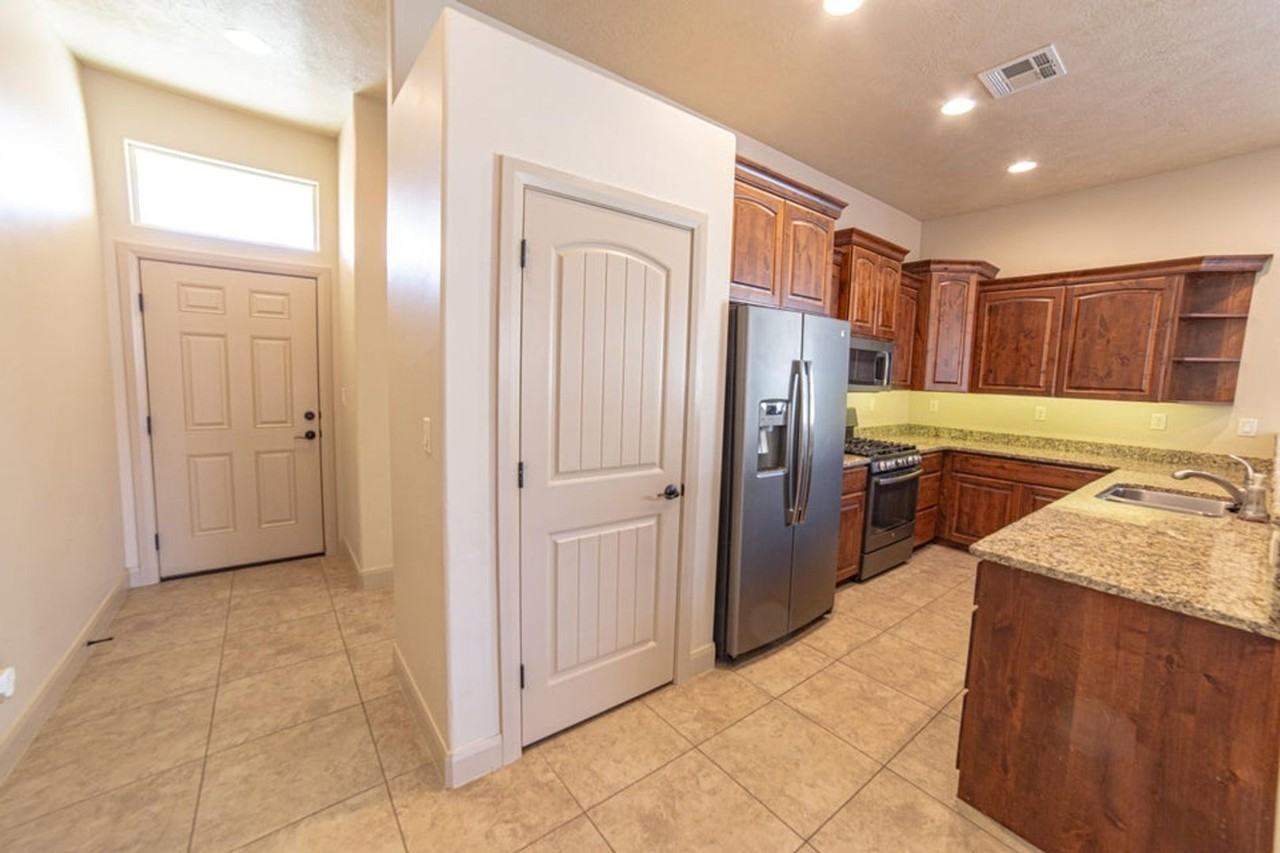 2554 W 260 N - Photo 5 of 22