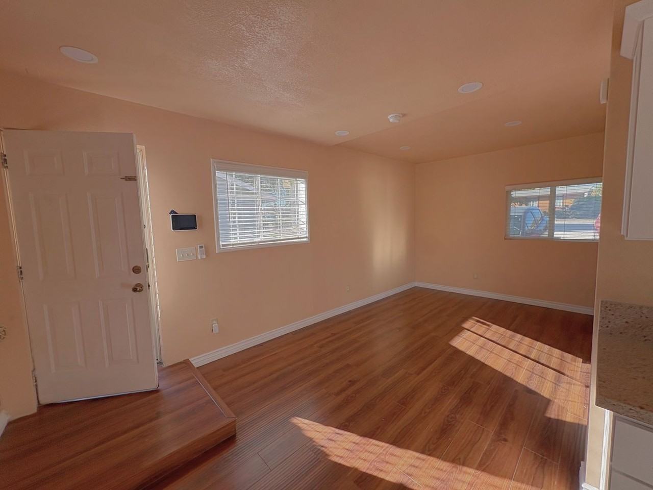 1322 1/2 W 11th St - Photo 2 of 8