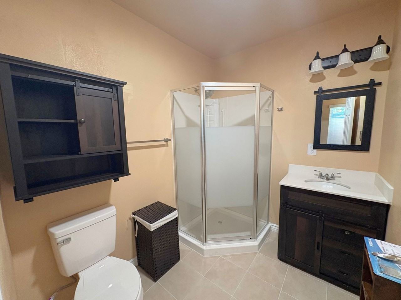 1322 1/2 W 11th St - Photo 5 of 8