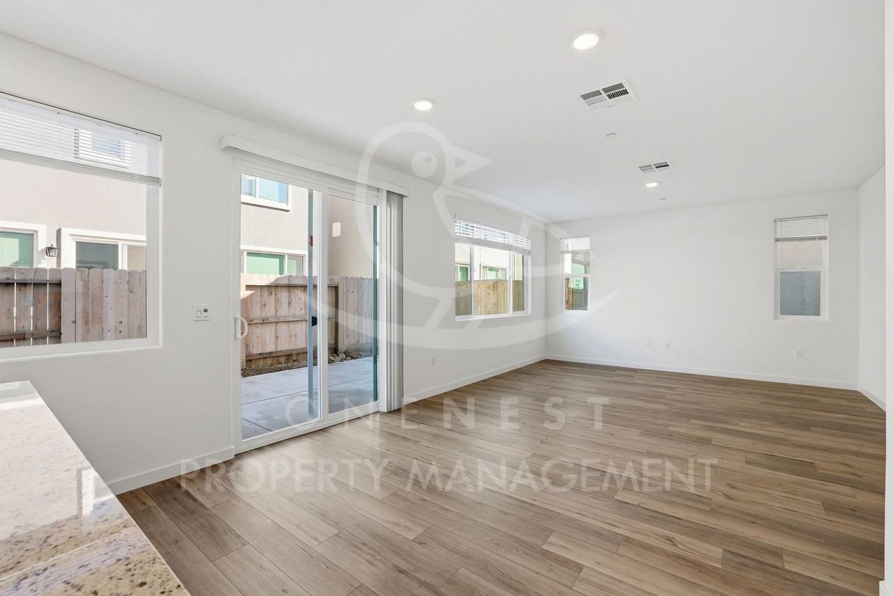 2198 Muller St - Photo 4 of 24