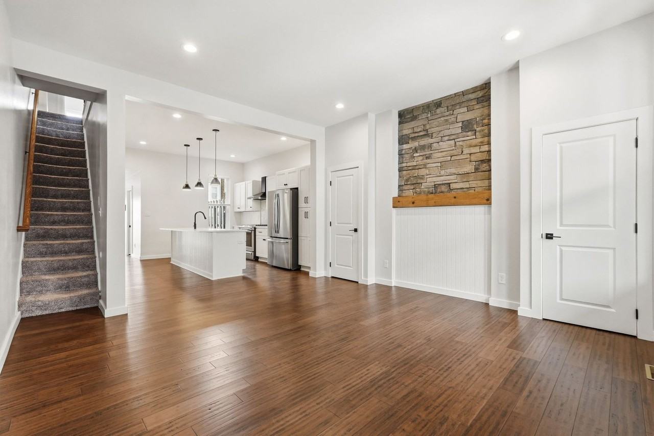 224 10th St - Photo 5 of 40