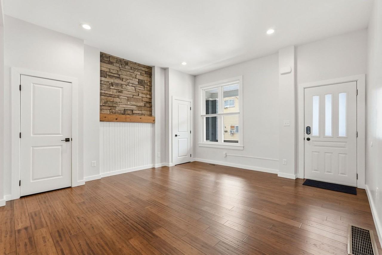 224 10th St - Photo 6 of 40