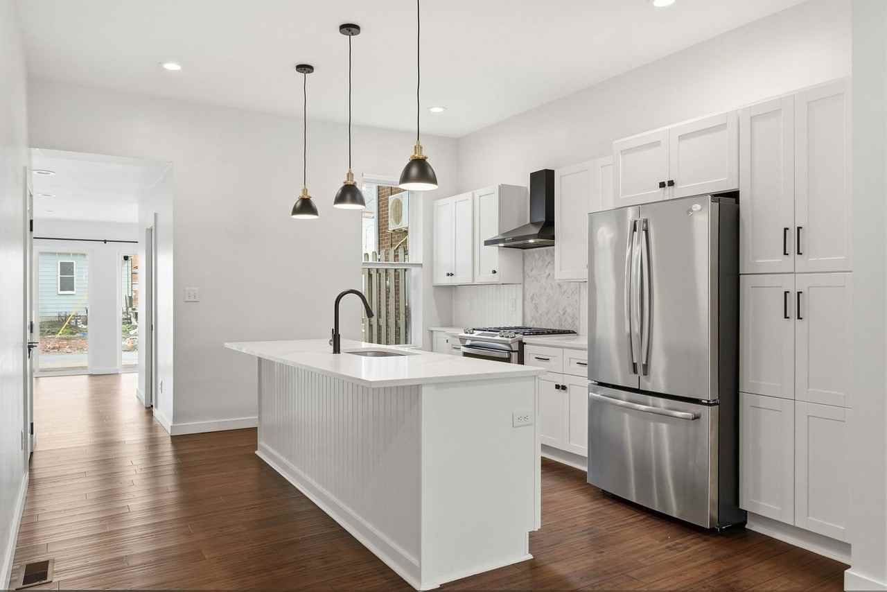 224 10th St - Photo 2 of 40