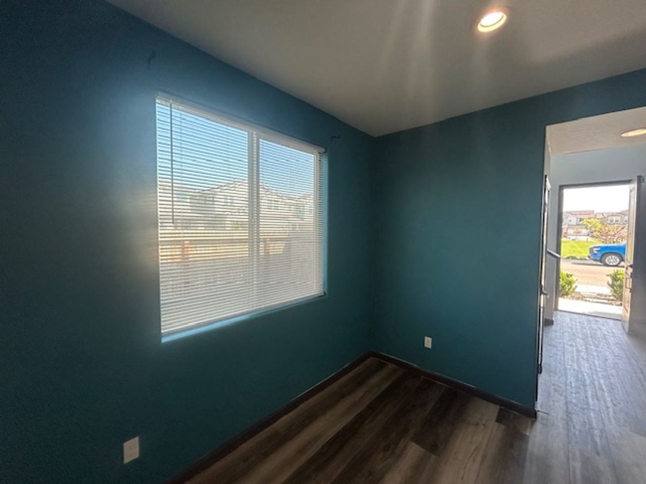 3037 N Sowell St - Photo 2 of 5