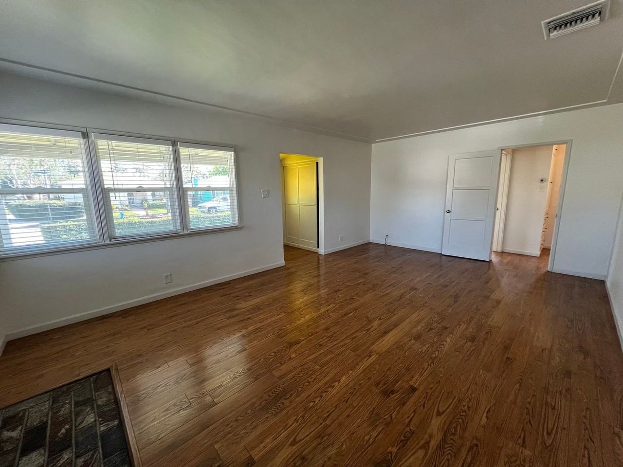 5801 Rockne Ave - Photo 6 of 29