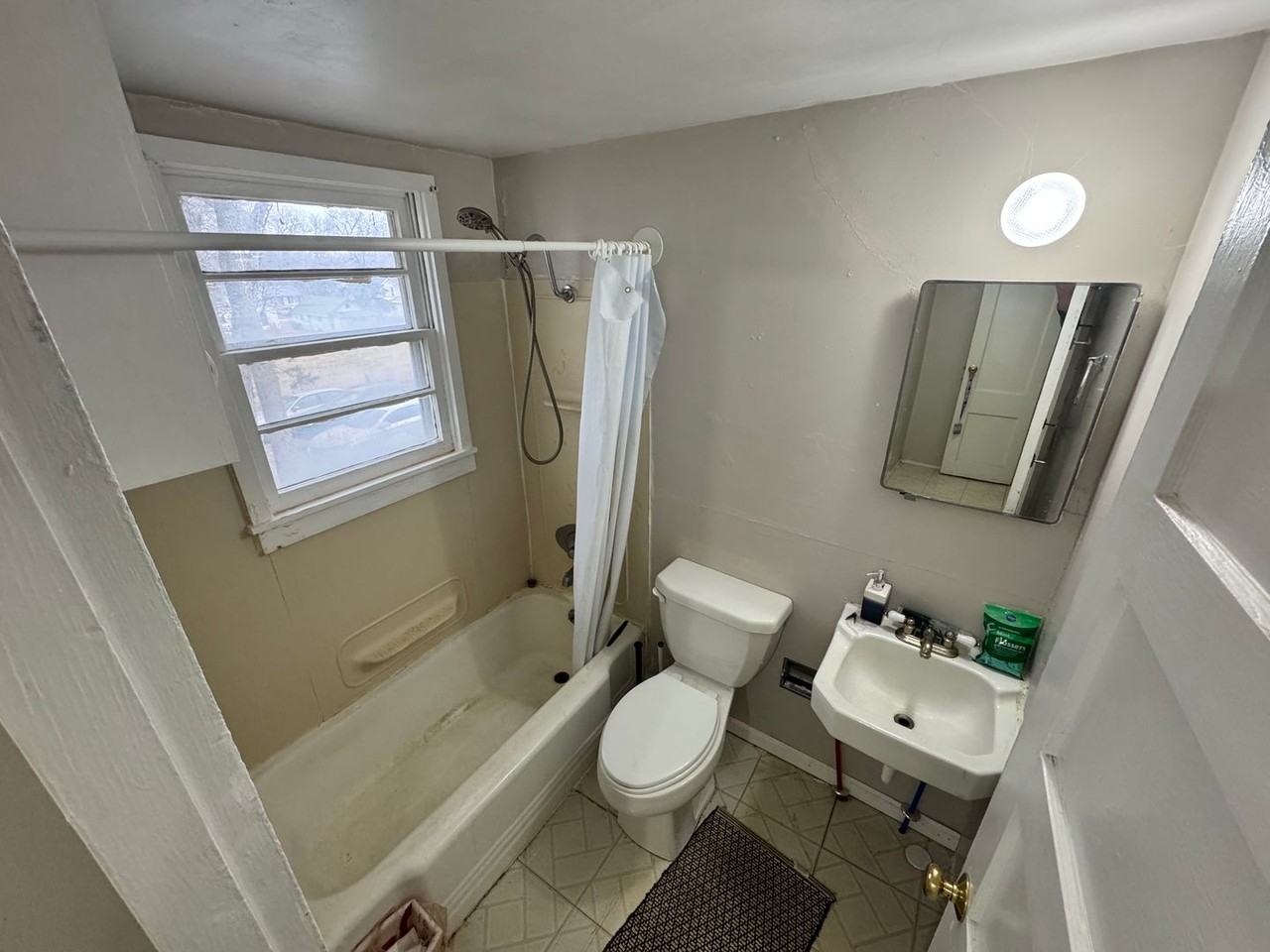 913 Claflin Rd - Photo 2 of 7