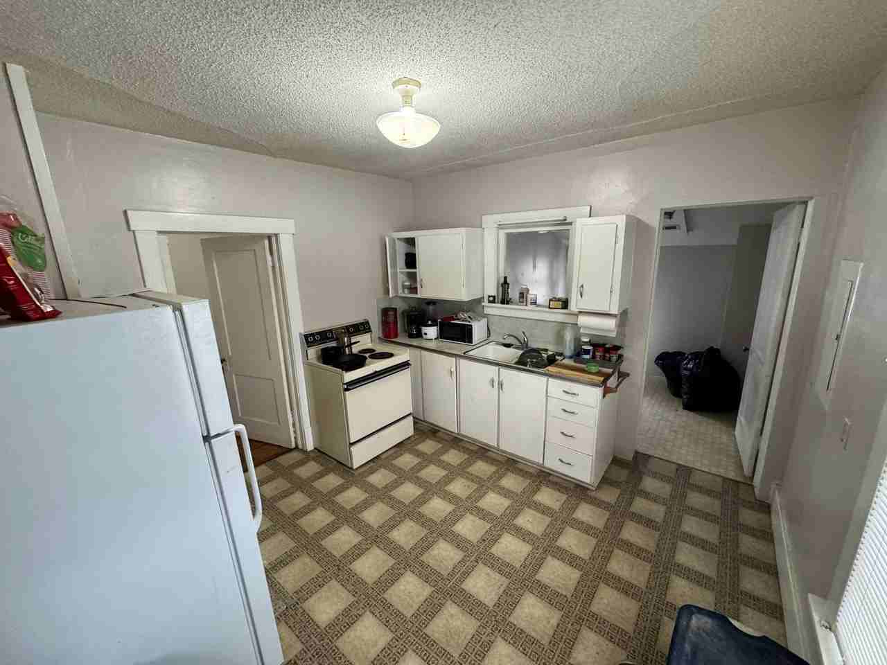 913 Claflin Rd - Photo 6 of 7