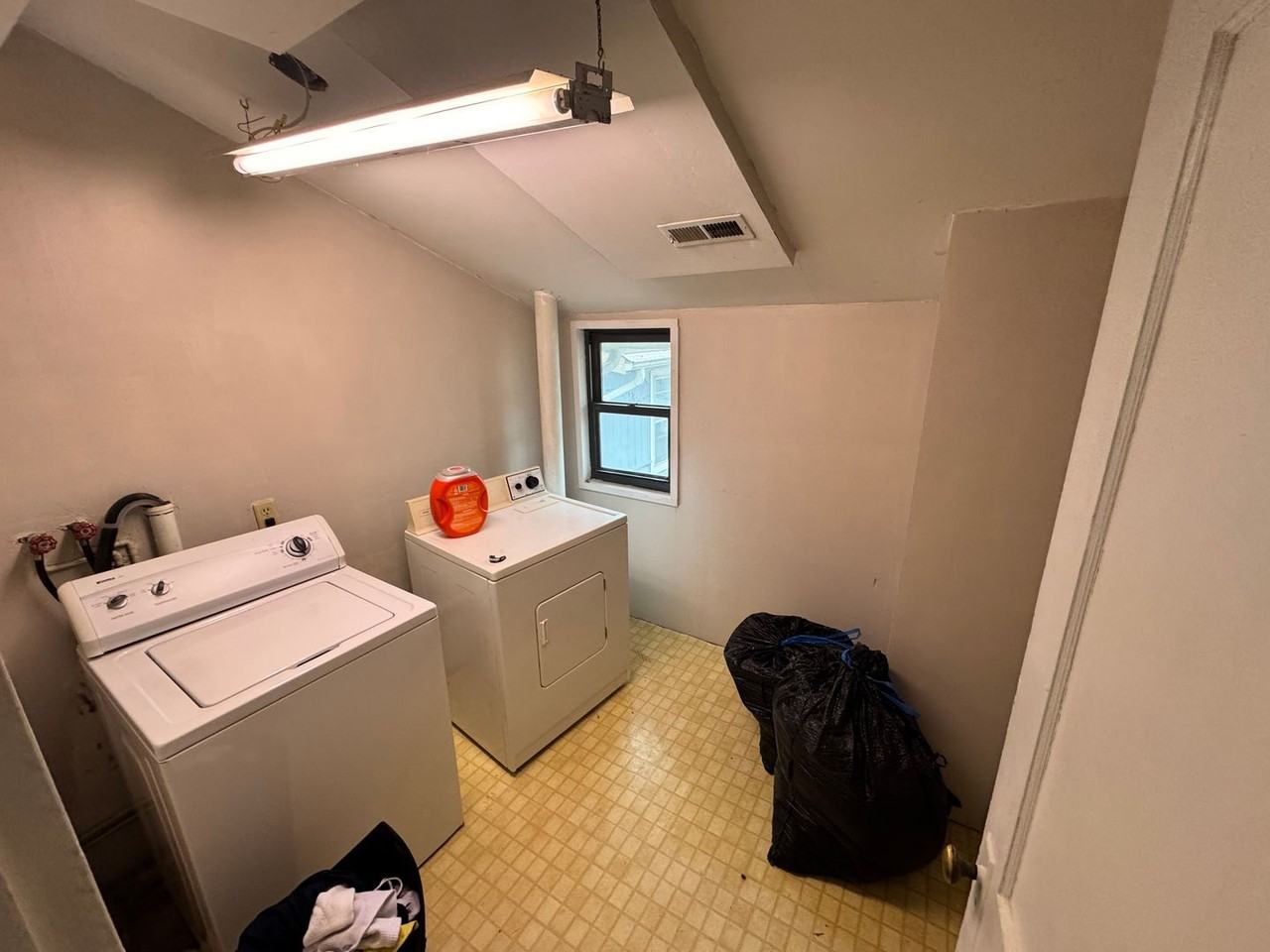 913 Claflin Rd - Photo 7 of 7