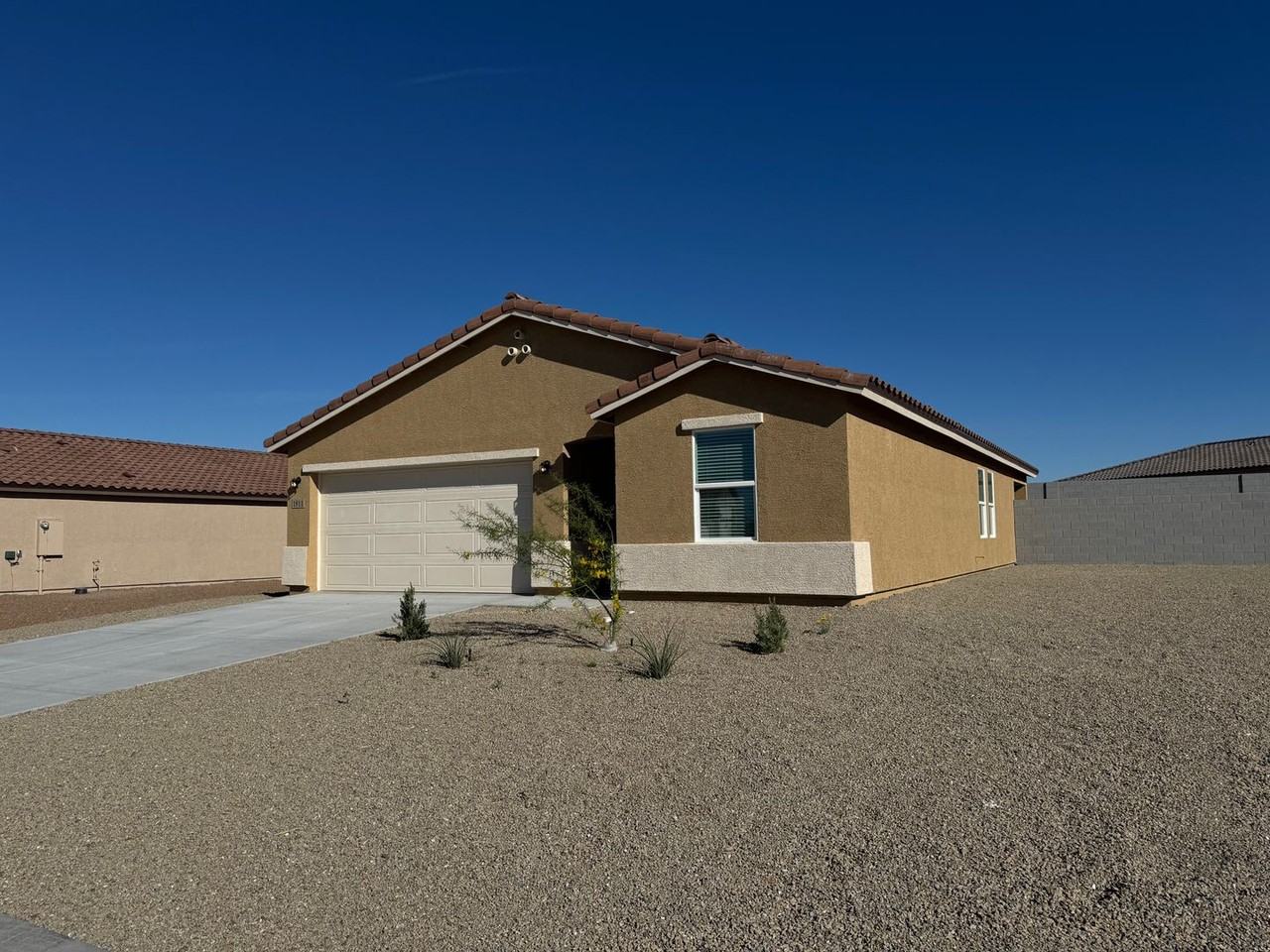 1811 1811 E Camino olorado - Photo 3 of 31